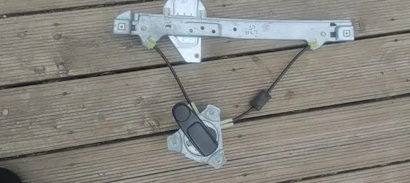 Citroen C3 Rear window lifting mechanism without motor 