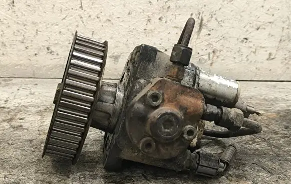 Toyota Avensis T250 Fuel injection high pressure pump 221000G010