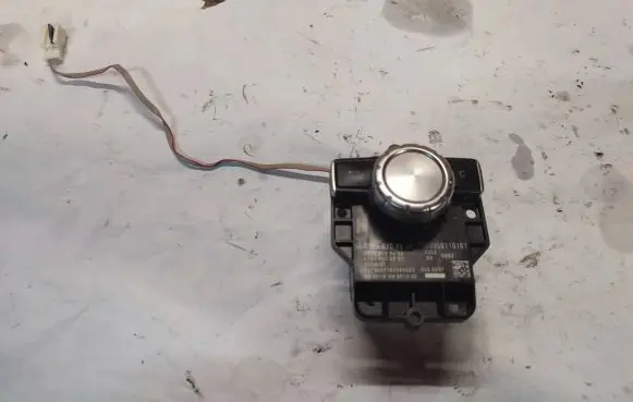 Mercedes-Benz C W204 Head unit multimedia control A2048709558 A2048709658 A2049020501