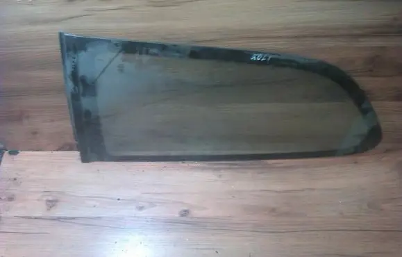 Mitsubishi Colt Rear side window