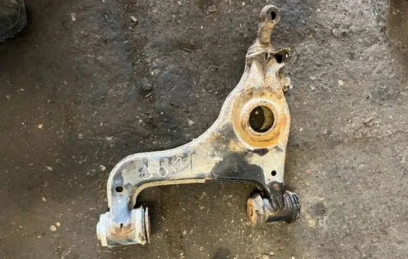 Mercedes-Benz E W210 Front lower control arm/wishbone