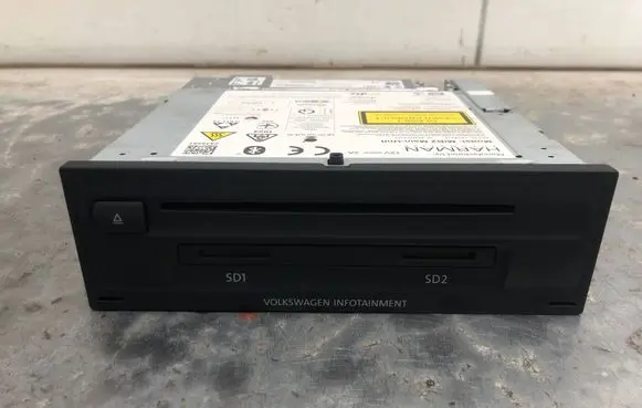 Volkswagen PASSAT B8 Radio/CD/DVD/GPS head unit 5NA035043BBILI 5NA035043B