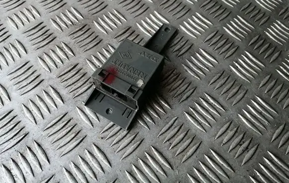 Renault Trafic II (X83) Door control unit/module 7700822928