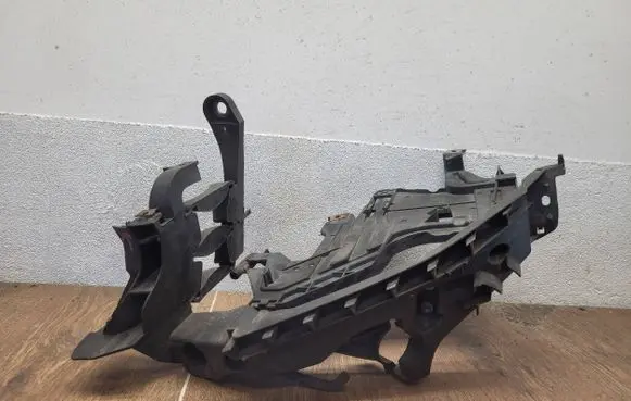 Audi A4 S4 B8 8K Headlight/headlamp mounting bracket 8K0805607A 2002837