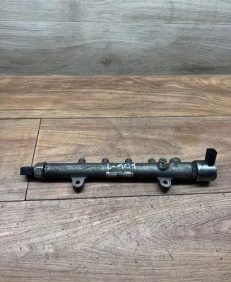 Mercedes-Benz E W212 Fuel main line pipe A6510700495 10080607472 R9144Z240A