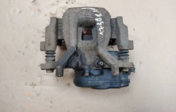 Toyota Camry VIII XV70 Rear brake caliper