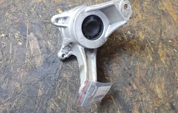 Honda Civic Engine mount vacuum valve