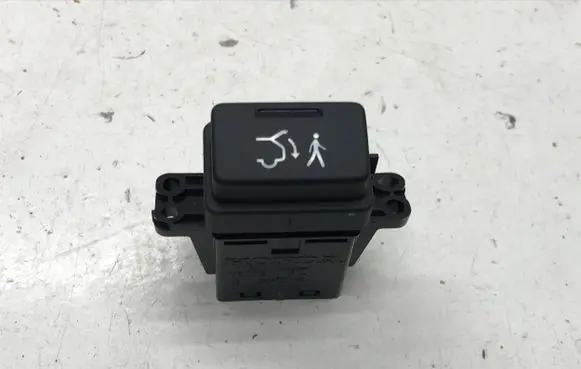 Honda ZR-V Tailgate/trunk/boot open switch M87112