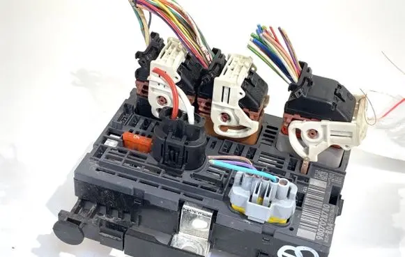 Citroen Berlingo BSM Control unit 9807028780