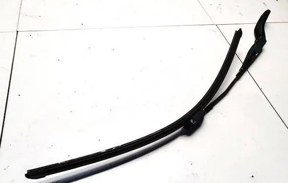 Front wiper blade arm