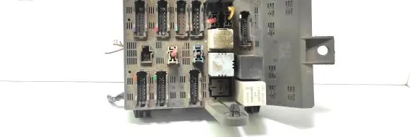 Renault Laguna I Fuse module 7703297842A