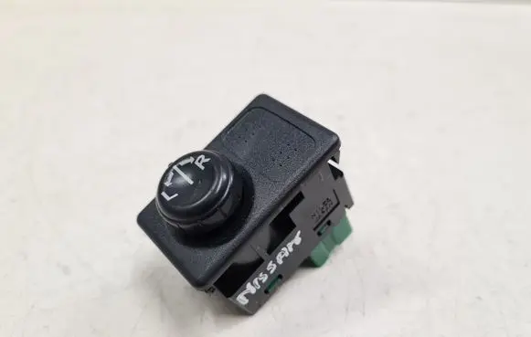 Wing mirror switch