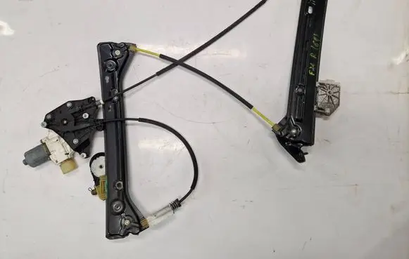 BMW 1 F20 F21 Front door window regulator with motor 7046032