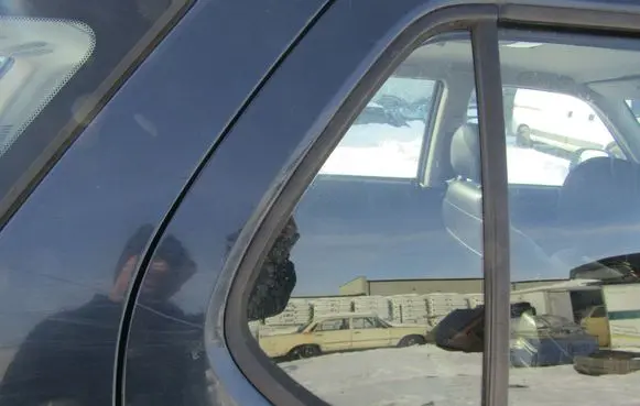 Opel Frontera B Rear side window 