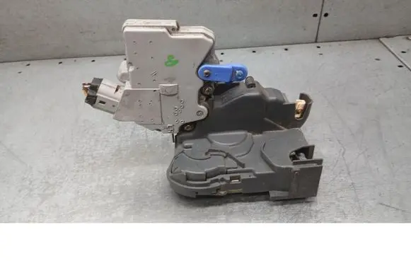 Nissan X-Trail T30 Front door lock 805533Y510