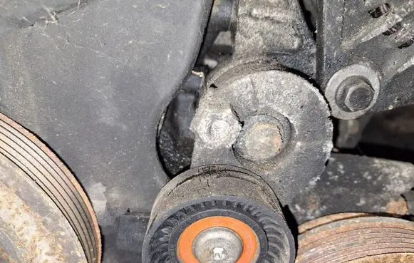 Nissan Note (E11) Generator/alternator belt tensioner