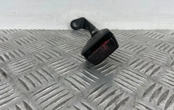 BMW 3 E46 Rear seatbelt buckle 7007747 2122003