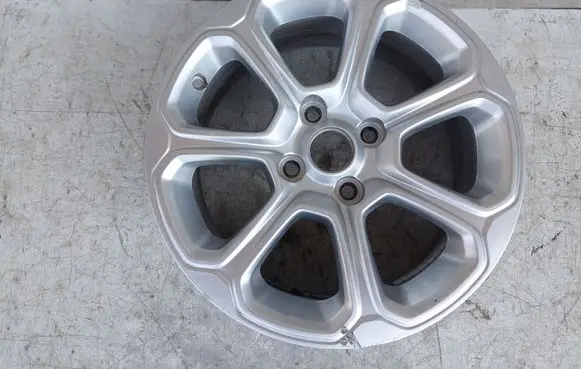 R16 alloy rim