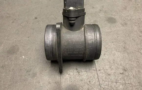 Volkswagen Polo III 6N 6N2 6NF Mass air flow meter 0281002318 045906461