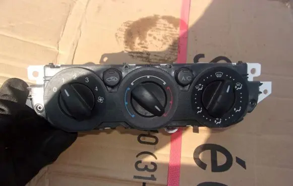 Ford Focus Climate control unit 7M5T19980AA