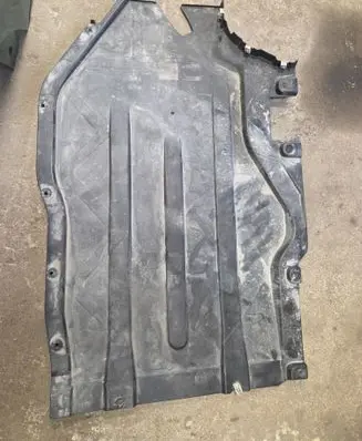 BMW X5 G05 Front underbody cover/under tray 7424887