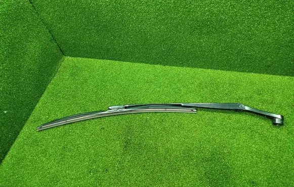 Front wiper blade arm