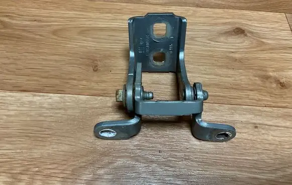 Opel Insignia A Rear door upper hinge ES03A046574
