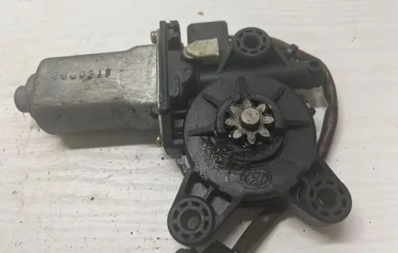 Hyundai Santa Fe Front door window regulator with motor 9882026100 037153010