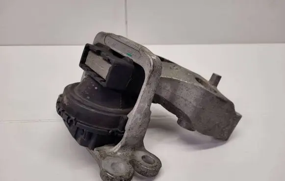 Nissan X-Trail T32 Engine mount bracket 112114BD0A