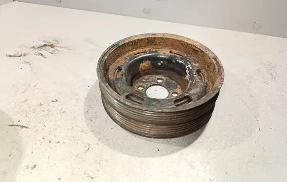 Volkswagen PASSAT B5.5 Crankshaft pulley 06B105243D