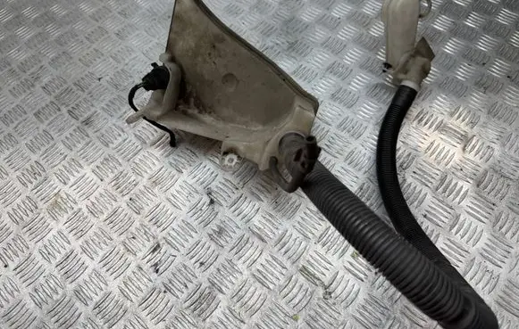 Audi A2 Windshield washer fluid reservoir/tank 8Z0955451