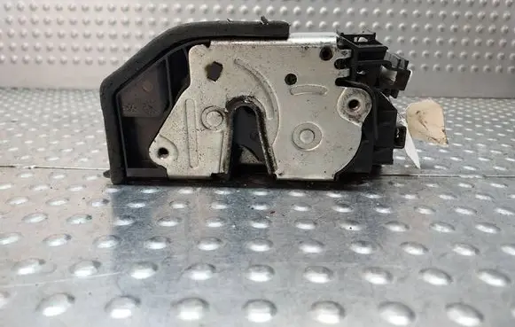 BMW 1 E81 E87 Rear door lock S27705034 7167076