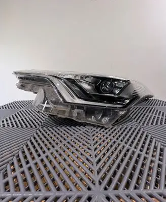 Toyota C-HR I Headlight/headlamp 81150F4051 17667F 28092017