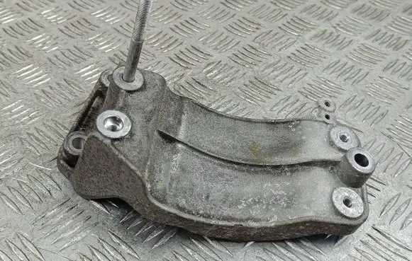 Jeep Grand Cherokee Generator/alternator bracket 