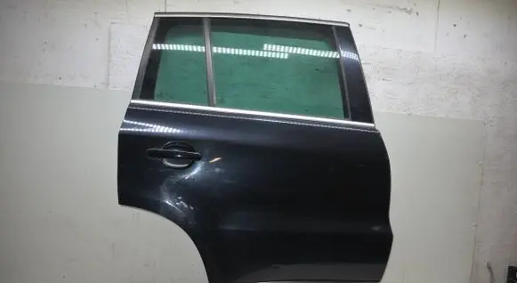 Volkswagen Tiguan Rear door 