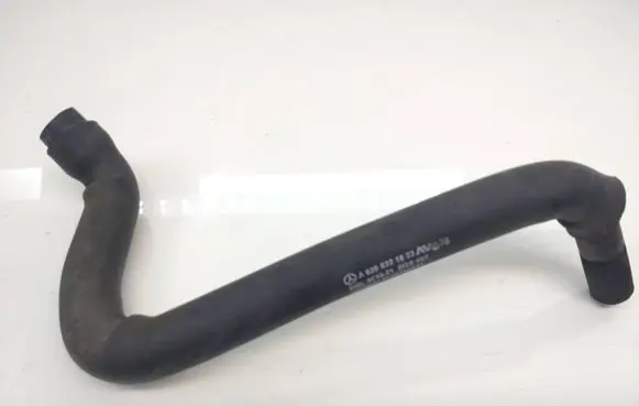 Mercedes-Benz Vito Viano W639 Engine coolant pipe/hose A6398321823