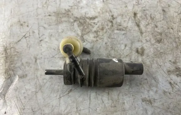 Audi A6 S6 C5 4B Windscreen/windshield washer pump