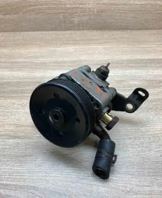 Mitsubishi Eclipse Power steering pump MR333535 AJ0823B0077