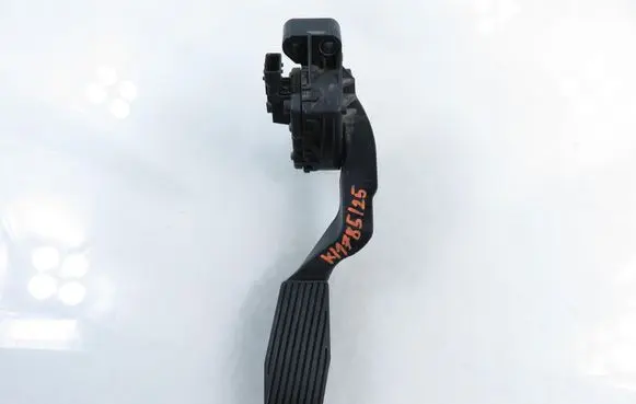 Opel Zafira A Accelerator throttle pedal 6PV00811400 9202341BT
