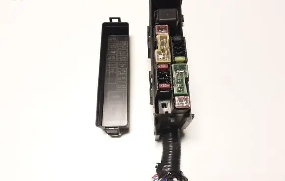 Nissan Juke I F15 Fuse box set 7154722330 24382 EW70B