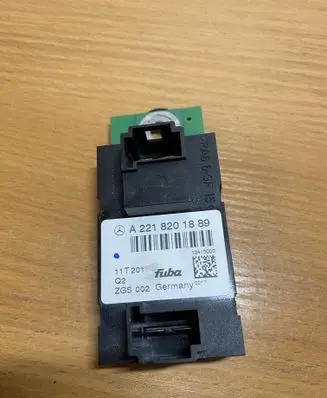 Mercedes-Benz S W221 Aerial antenna amplifier A2218201889 C3518