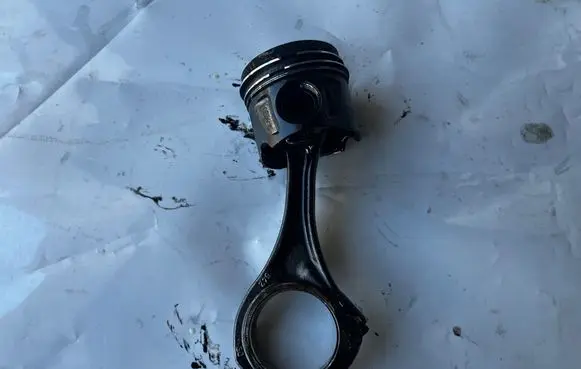 Mercedes-Benz E W212 Piston with connecting rod 8370B