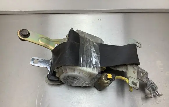 Subaru Legacy Front seatbelt 7K8330P 0432127