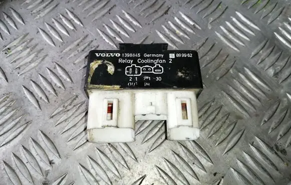 Volvo 850 Coolant fan relay 1398845