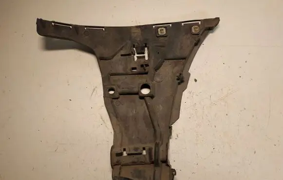 Volvo V70 Front bumper mounting bracket 08693182