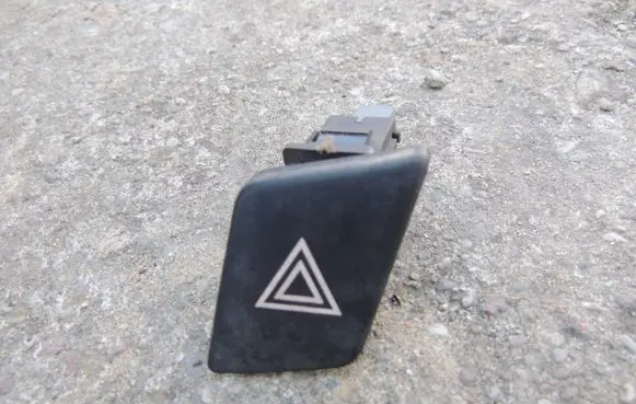 Toyota Yaris Hazard light switch 843320D010 1557
