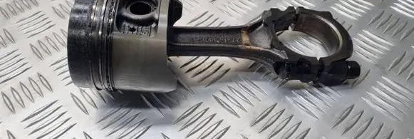 Nissan Primera Piston with connecting rod