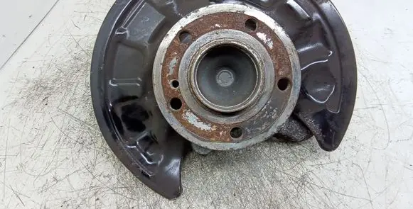 Rear wheel hub spindle/knuckle