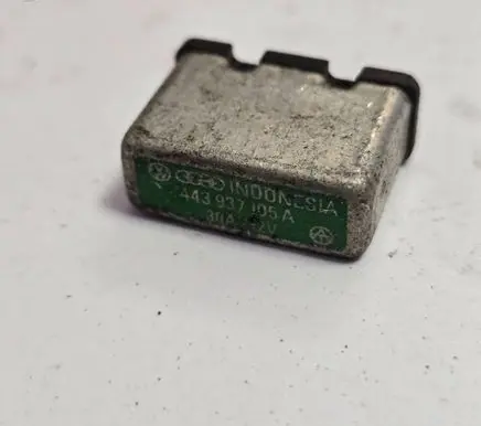 Audi A4 S4 B7 8E 8H Other relay 443937105A