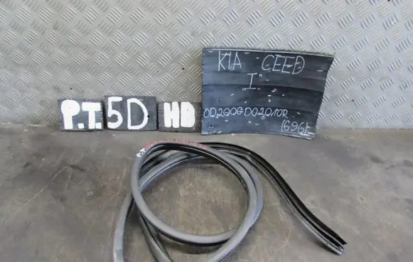 KIA Ceed Front door rubber seal 